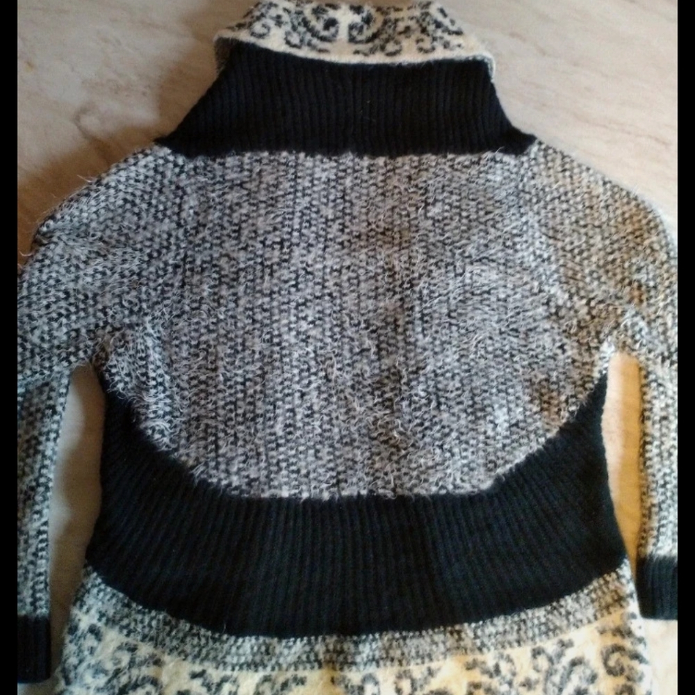 Violet Ruby Cardigan - Picture 9 of 10